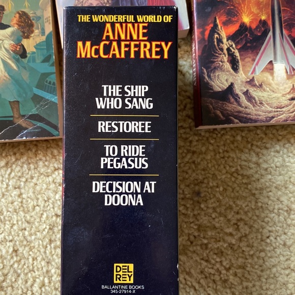 Set of 3 Vintage Anne McCaffrey books - Picture 3 of 6